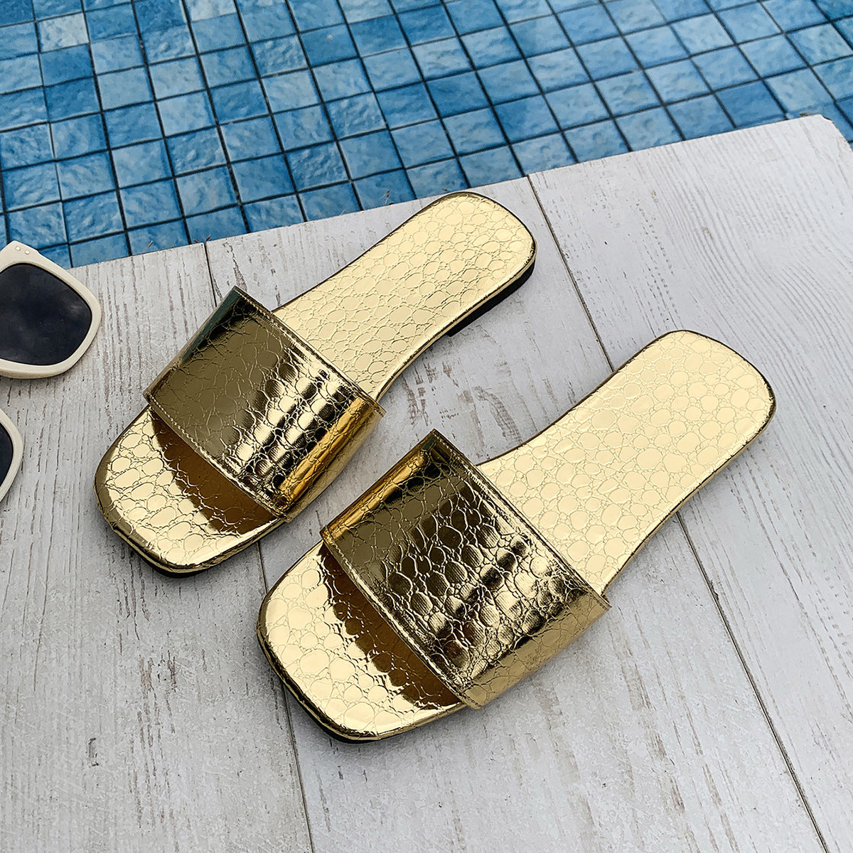 Fashion Crocodile-textured Slides Slippers Summer Square Toe Flat Sandals Summer Seaside Vacation Beach Shoes For Women 