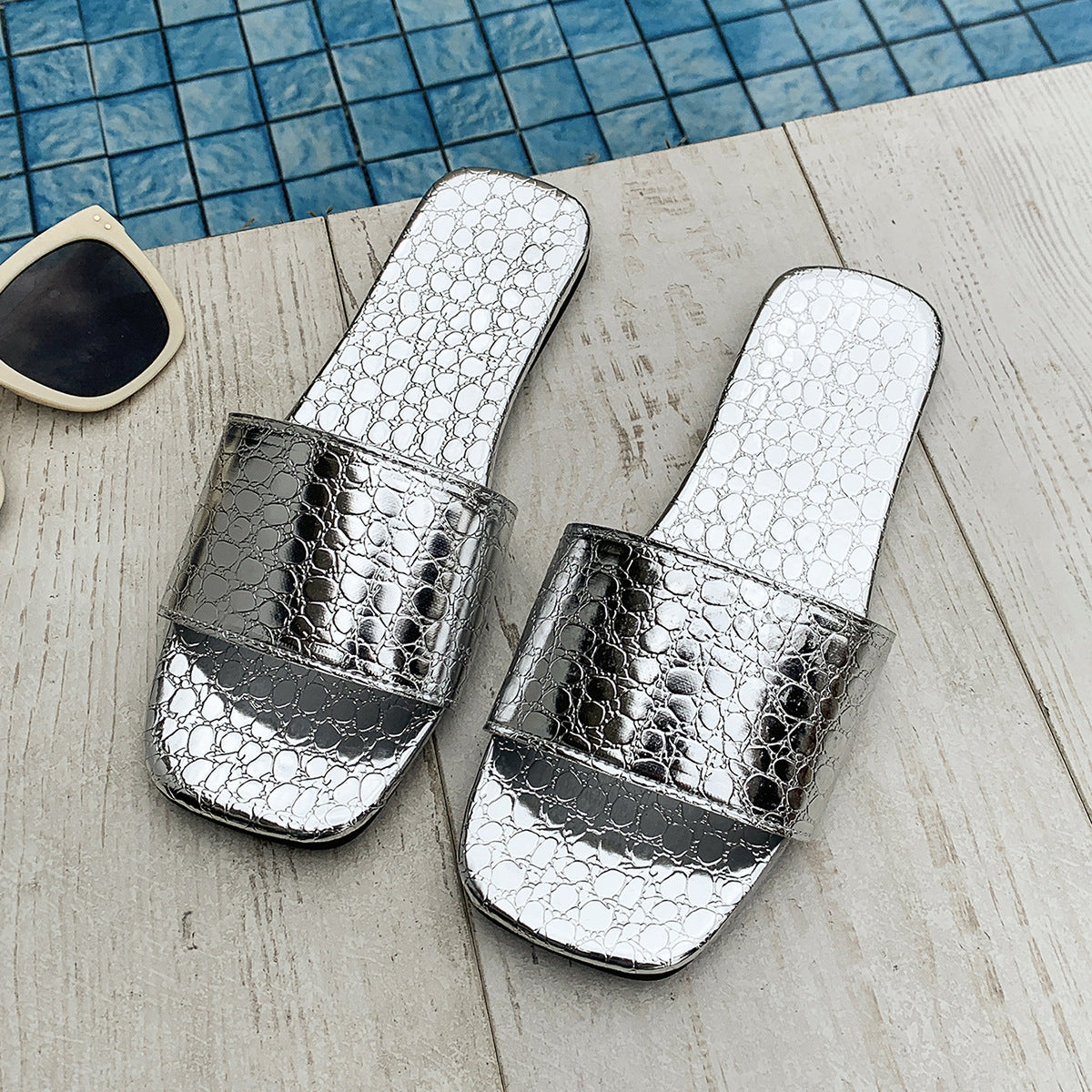 Fashion Crocodile-textured Slides Slippers Summer Square Toe Flat Sandals Summer Seaside Vacation Beach Shoes For Women 