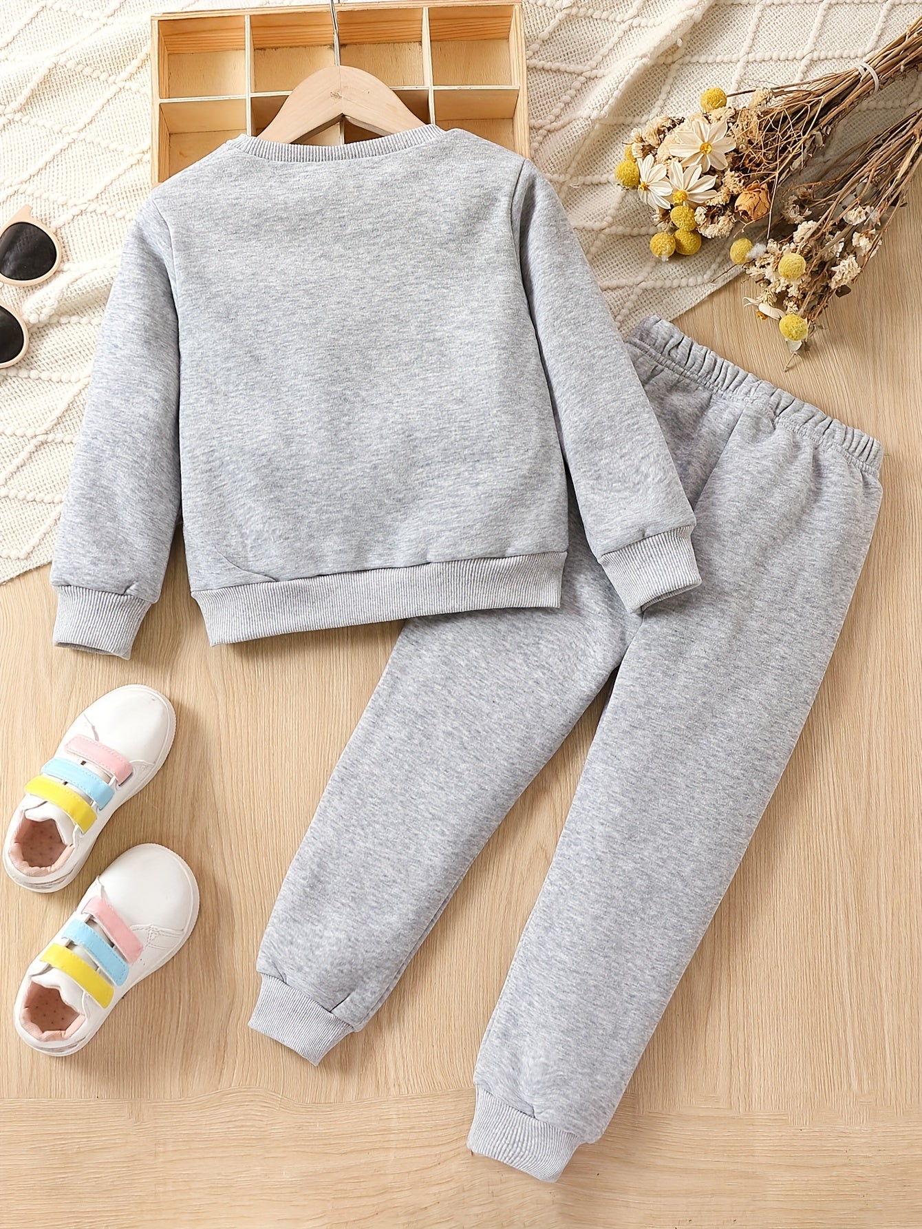 Girls 2pcs "Be Kind" And Rainbow Print Top & Jogger Pants Set, Thick Outfits Kids Clothes For Sports Spring Fall Winter