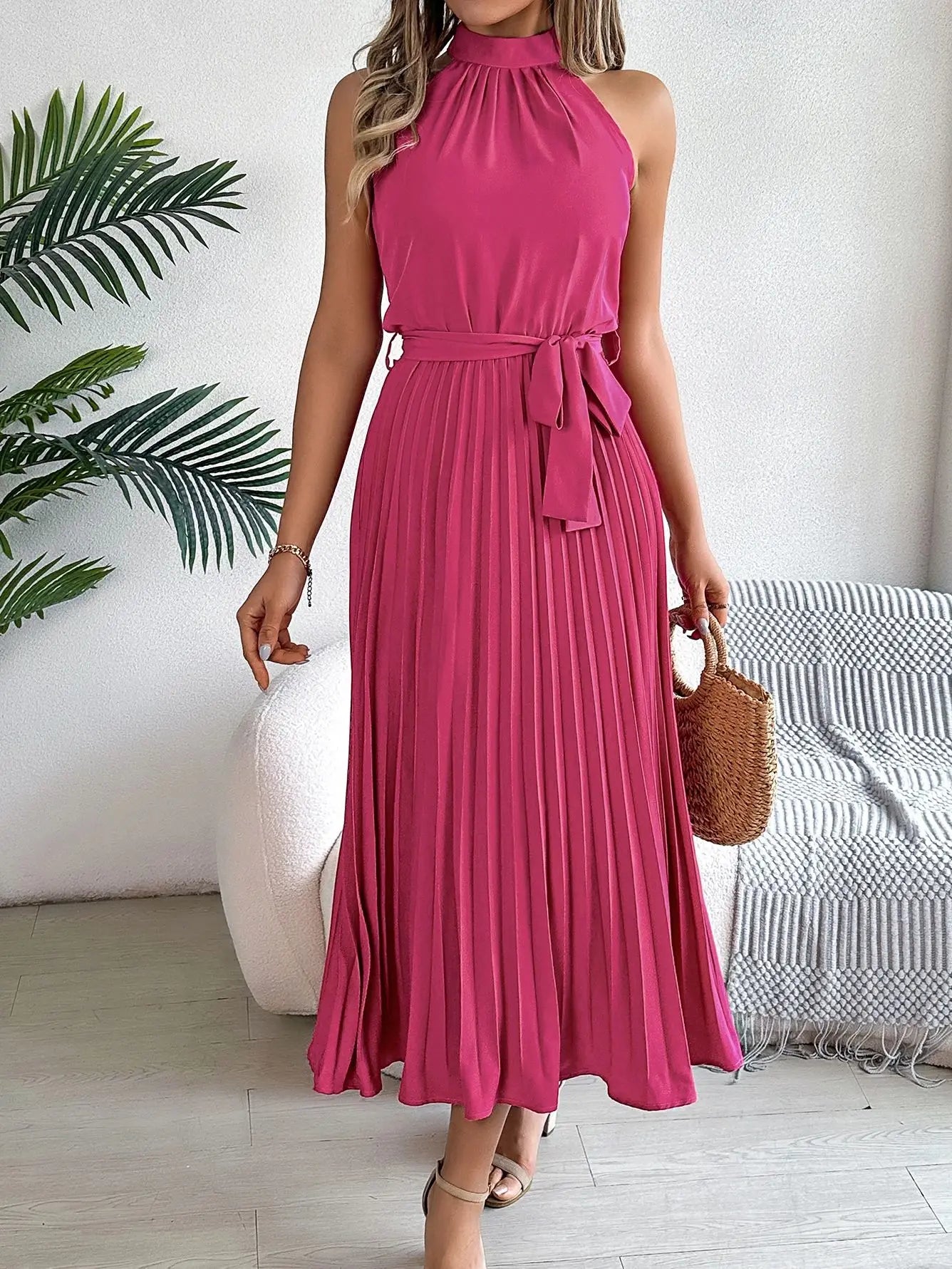 Elegant standing collar sleeveless waist cinched pleated dress for spring and summer