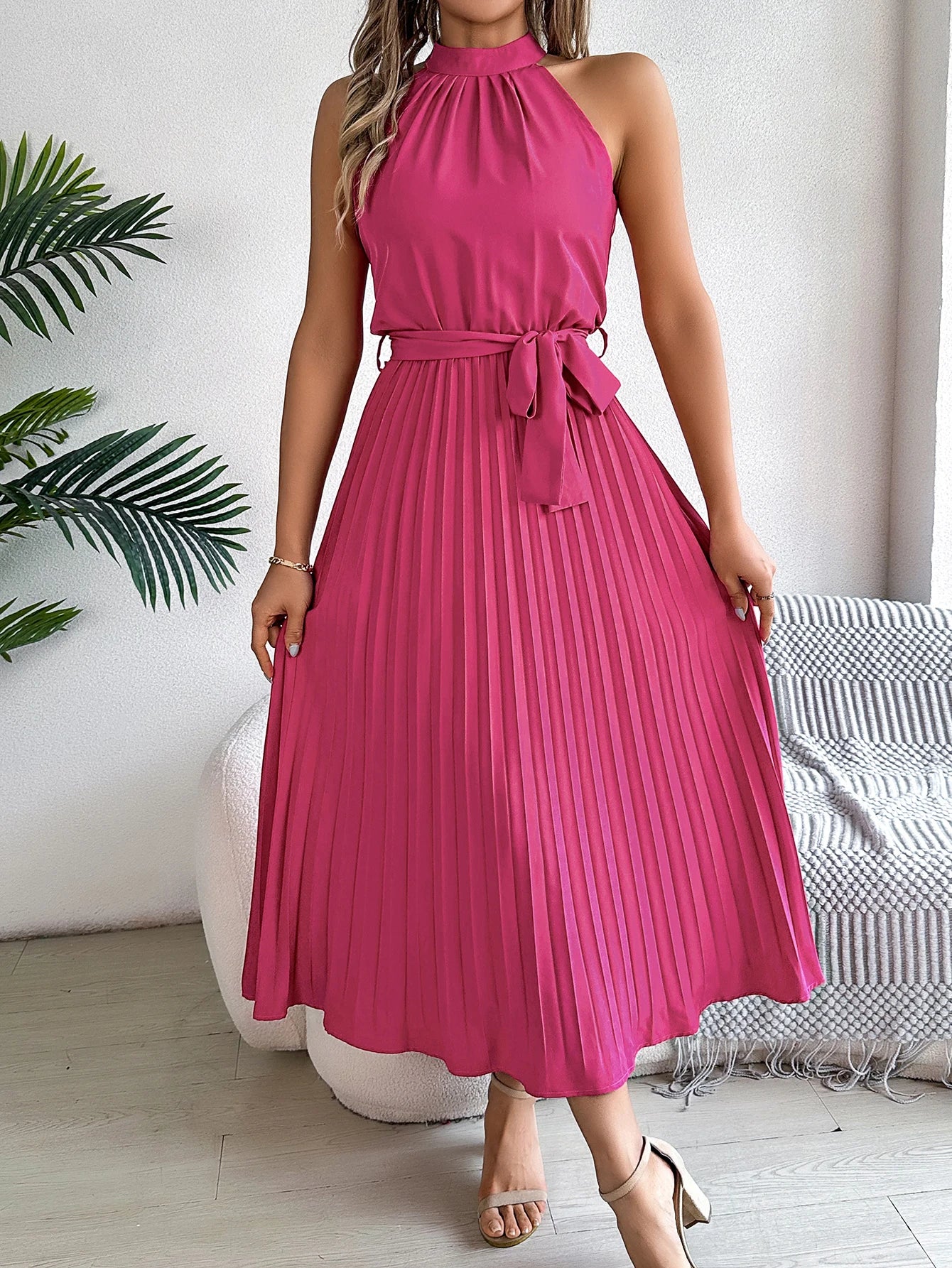 Elegant standing collar sleeveless waist cinched pleated dress for spring and summer