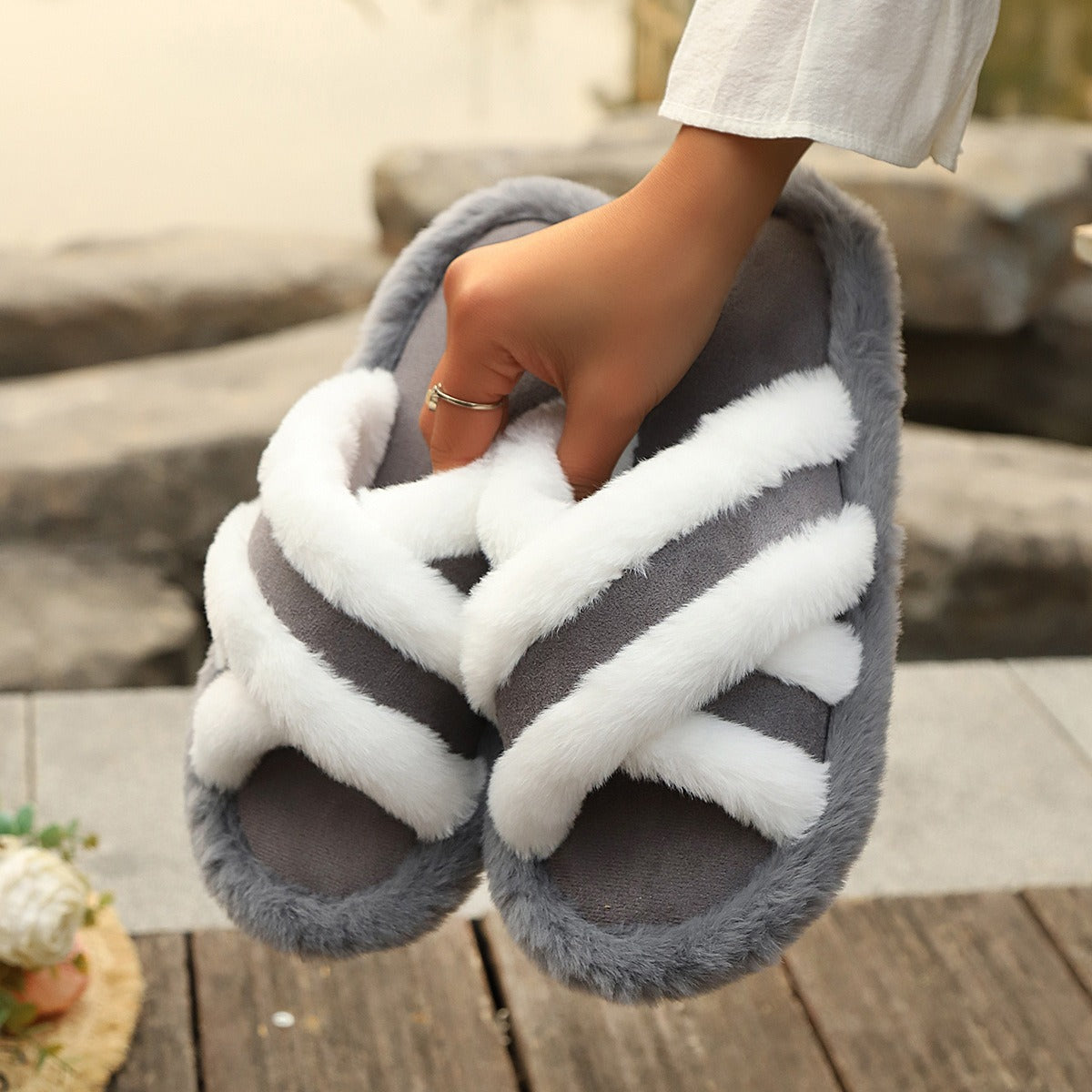 Fluffy Slippers Cross Strap Stitching Warm Casual Platform Slippers 