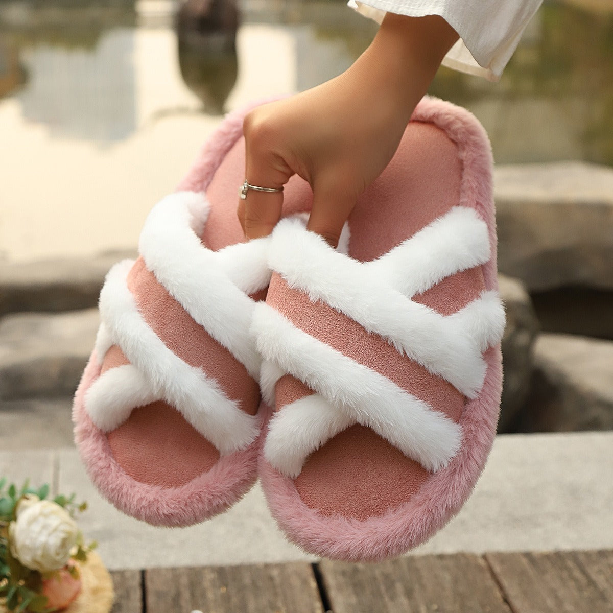 Fluffy Slippers Cross Strap Stitching Warm Casual Platform Slippers 