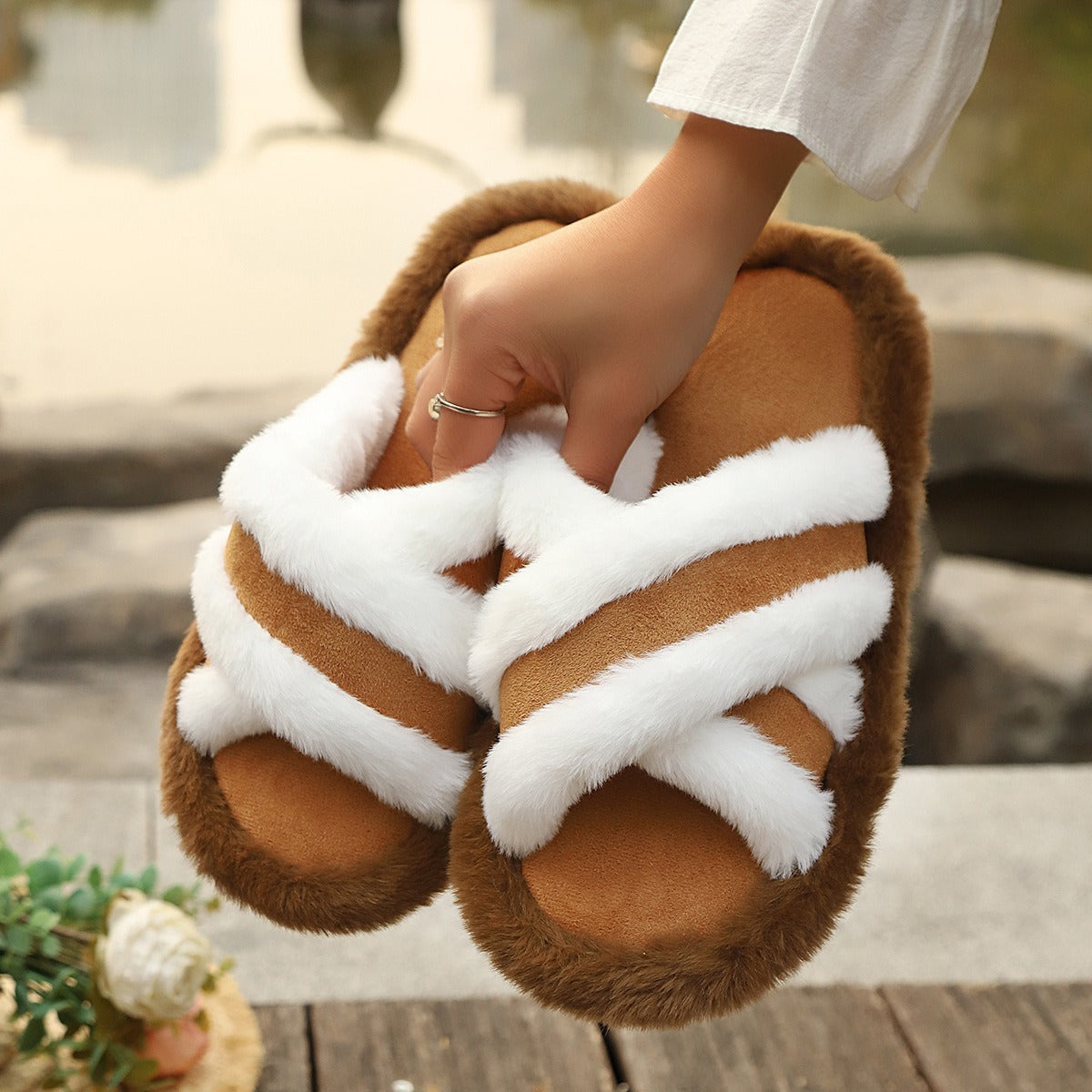 Fluffy Slippers Cross Strap Stitching Warm Casual Platform Slippers 
