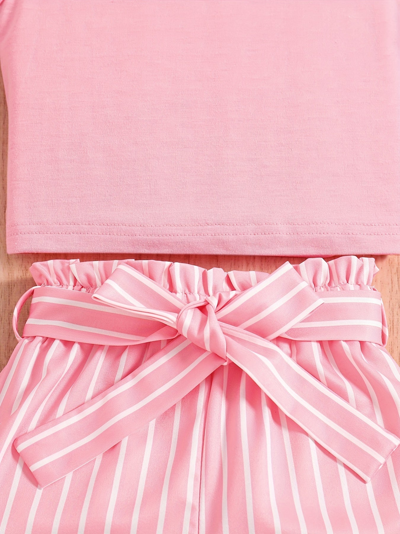 2pcs Girls Crew Neck Sleeveless Crop Tank Top & Elastic Waist Belted Vertical Stripes Shorts Set Kids Summer Clothes
